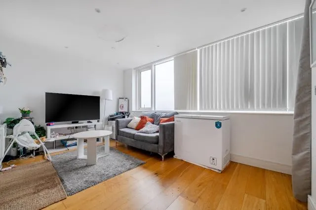 High Street, Slough, SL1, photo 2
