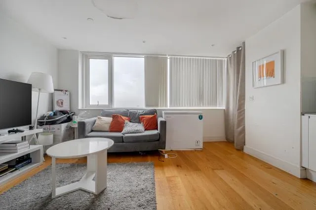 High Street, Slough, SL1, photo 8