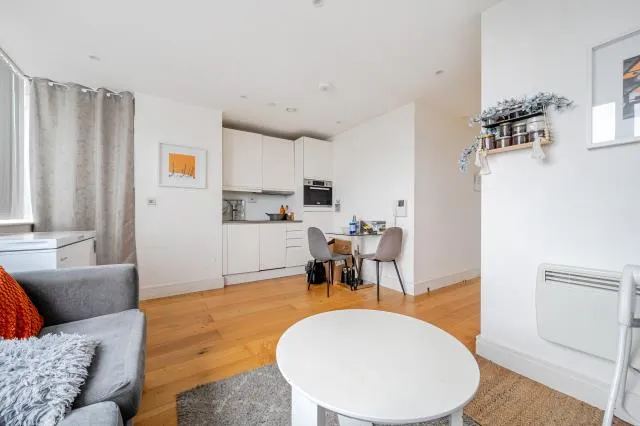 High Street, Slough, SL1, photo 6