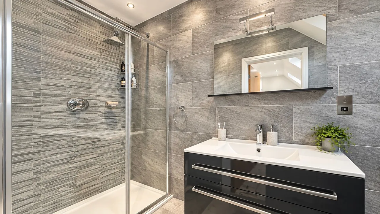 Winmarith Drive, Hale Barns, WA15, photo 11