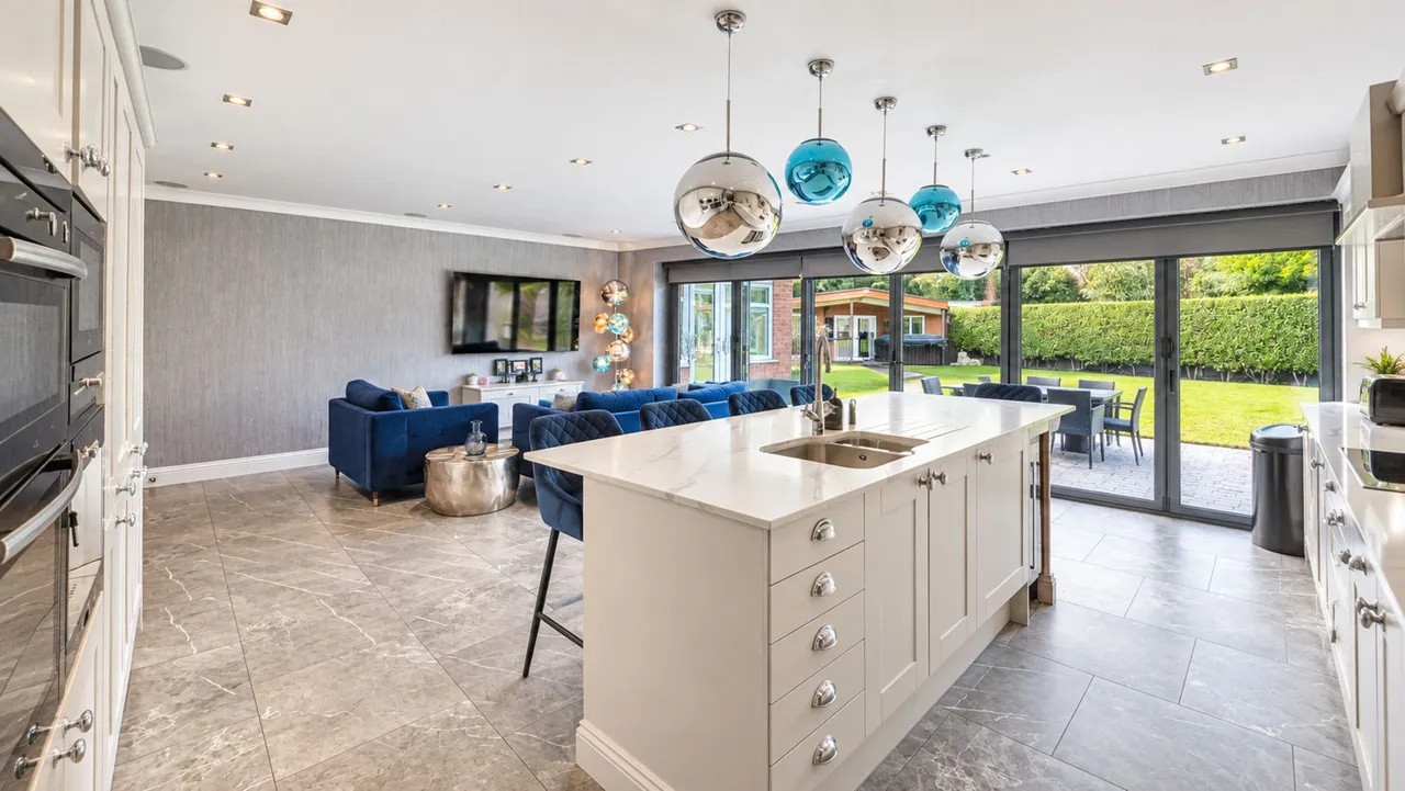 Winmarith Drive, Hale Barns, WA15, photo 4