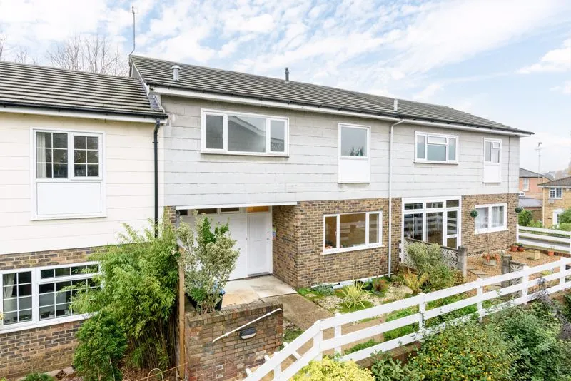 3 bed property to rent — Angas Court, Weybridge KT13 9BB