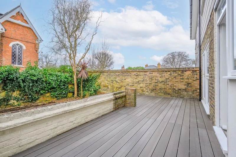 Angas Court, Weybridge KT13 9BB, photo 2
