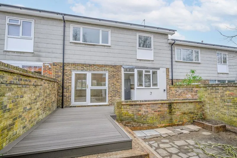 Angas Court, Weybridge KT13 9BB, photo 3