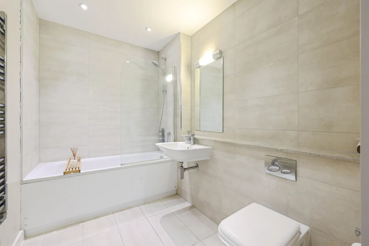 St. Albans Road, Watford, photo 3