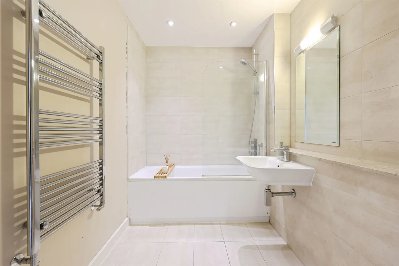St. Albans Road, Watford, photo 10