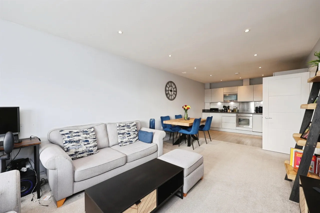 St. Albans Road, Watford, photo 4