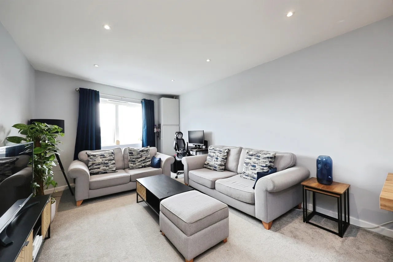St. Albans Road, Watford, photo 5