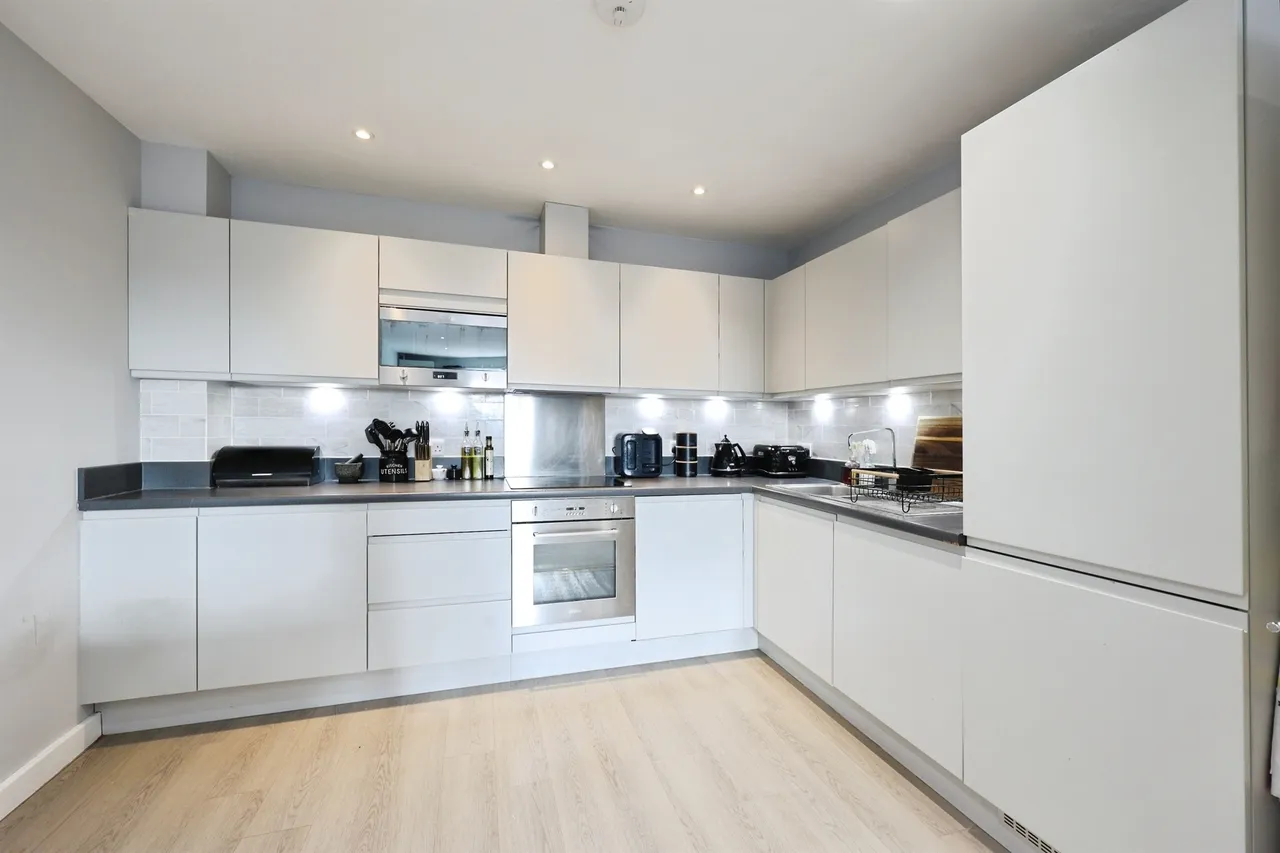 St. Albans Road, Watford, photo 6