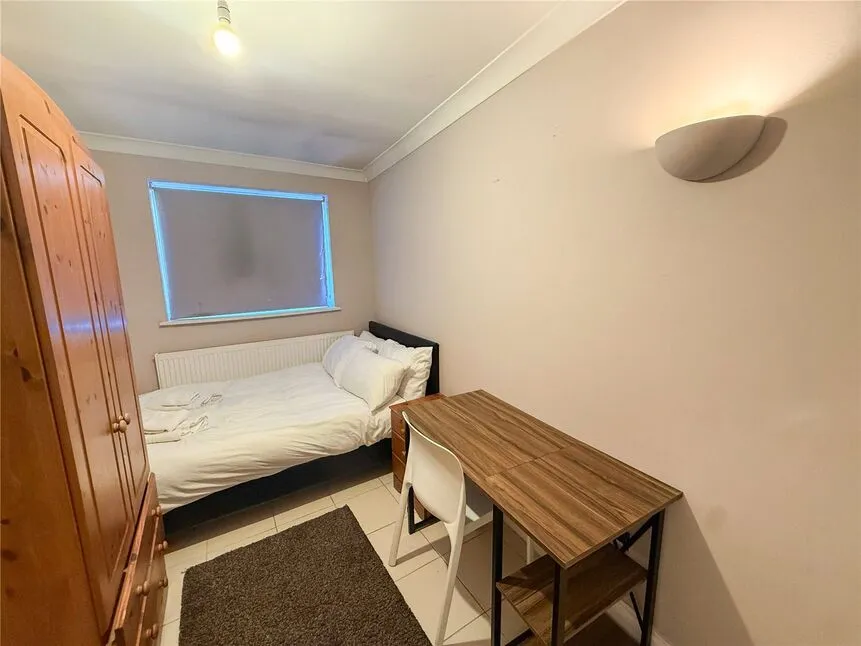 Langham Place, Egham, TW20, photo 5