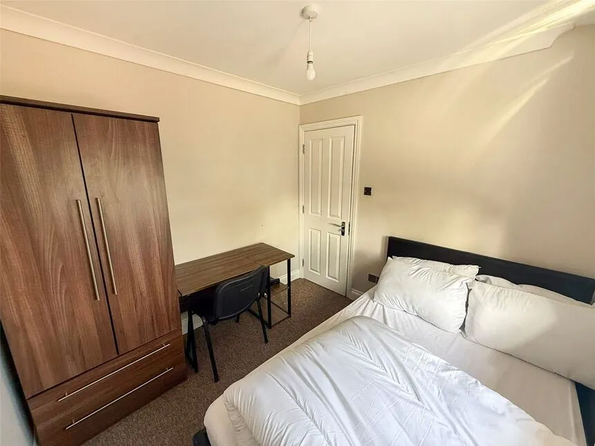 Langham Place, Egham, TW20, photo 8