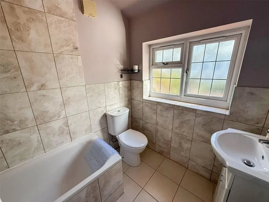 Langham Place, Egham, TW20, photo 9