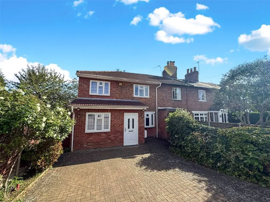 4 bed house to rent, Langham Place, Egham, TW20