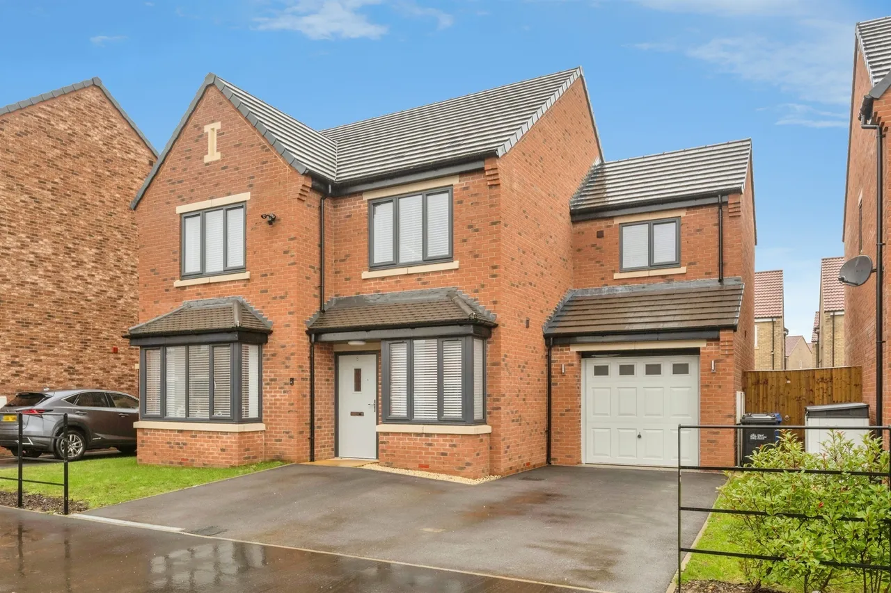 4 bed house for sale — Haydn Griffiths Way, Armthorpe, Doncaster
