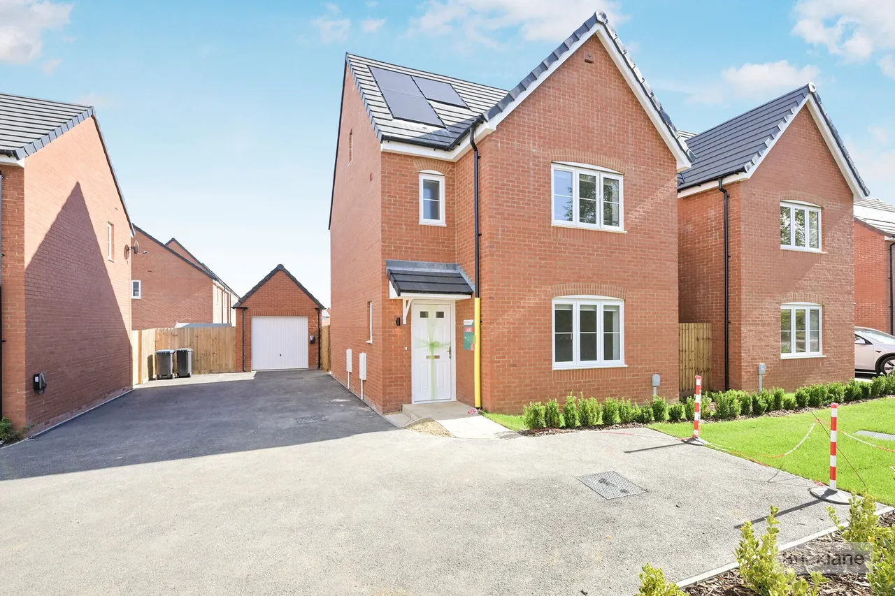 4 bed house to rent — Rodney Close, MARKET HARBOROUGH