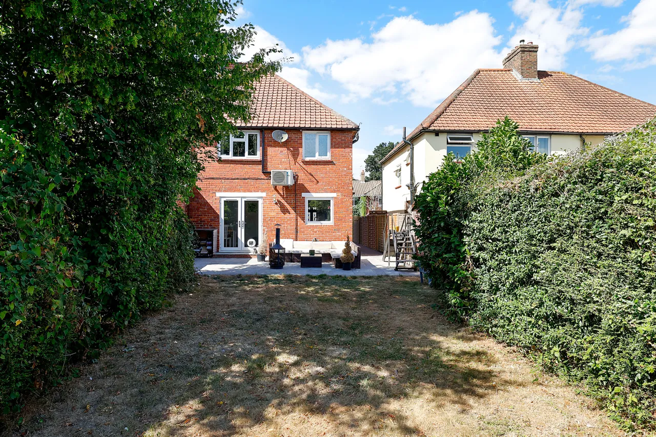 Silverlea Gardens, Horley, RH6, photo 2