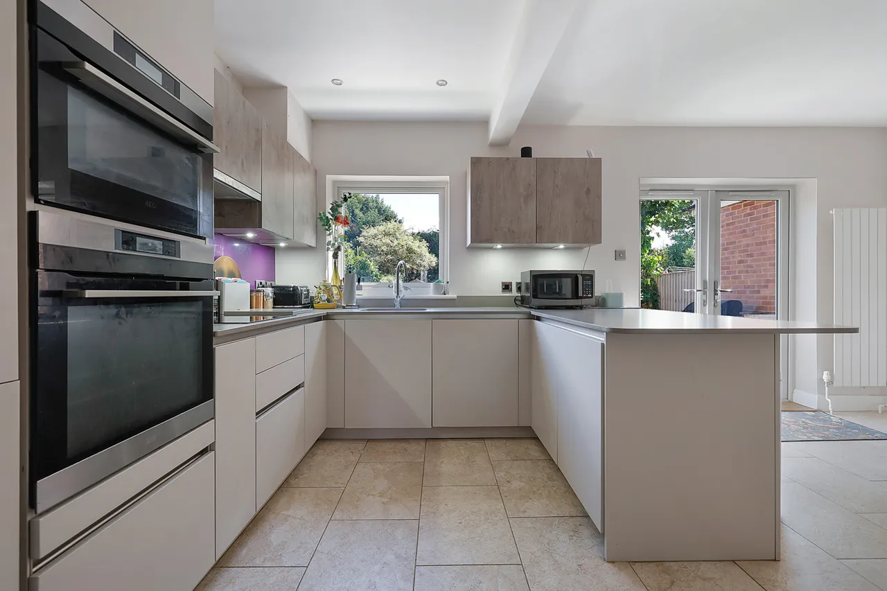 Silverlea Gardens, Horley, RH6, photo 4