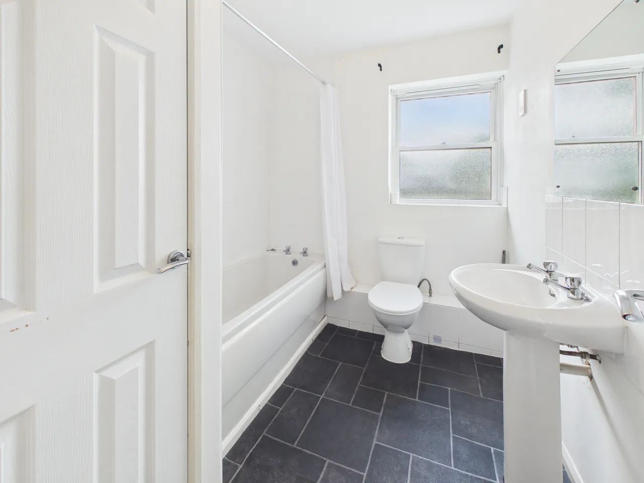 Flat 5, Christchurch Court, 77 Christchurch Road, Cheltenham, GL50 2PZ, photo 9