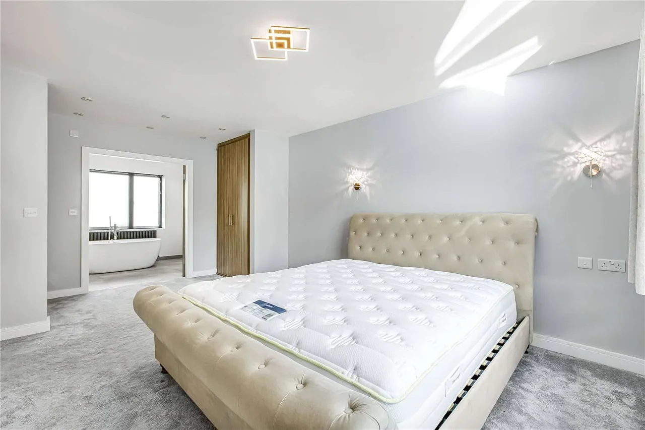 Derwent Avenue, London, SW15 3RA, photo 3