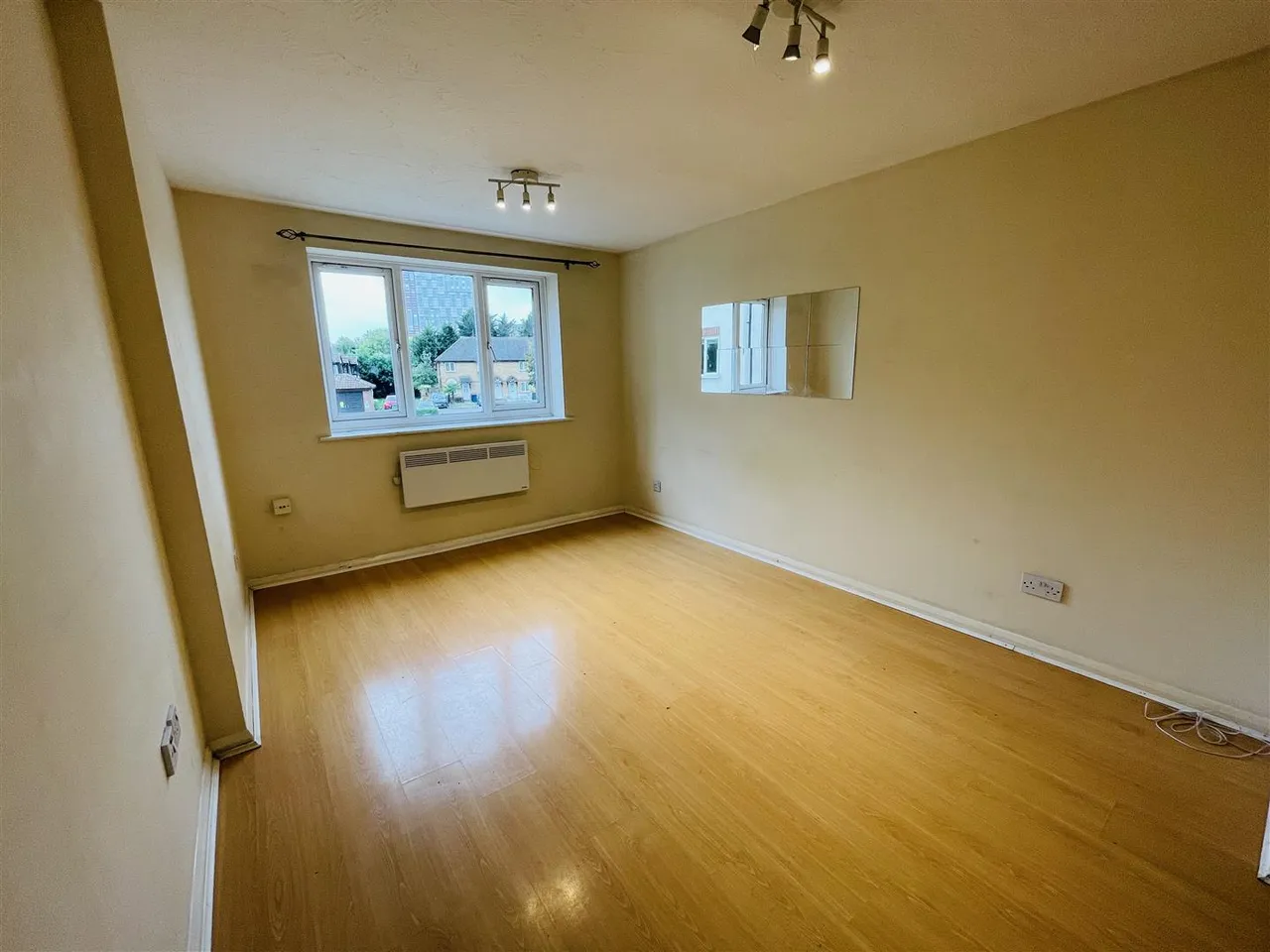 Mavis Court, Raven Close, Colindale, photo 3