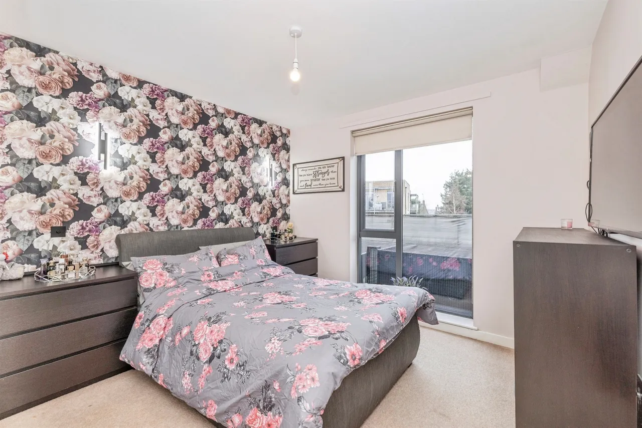 Goddard Drive, Bushey, photo 6