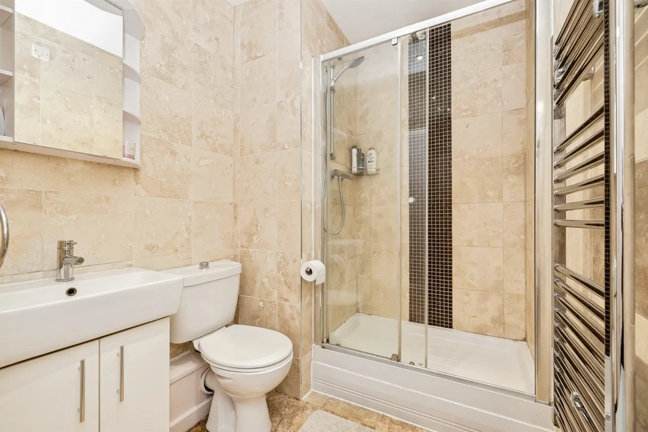Goddard Drive, Bushey, photo 11