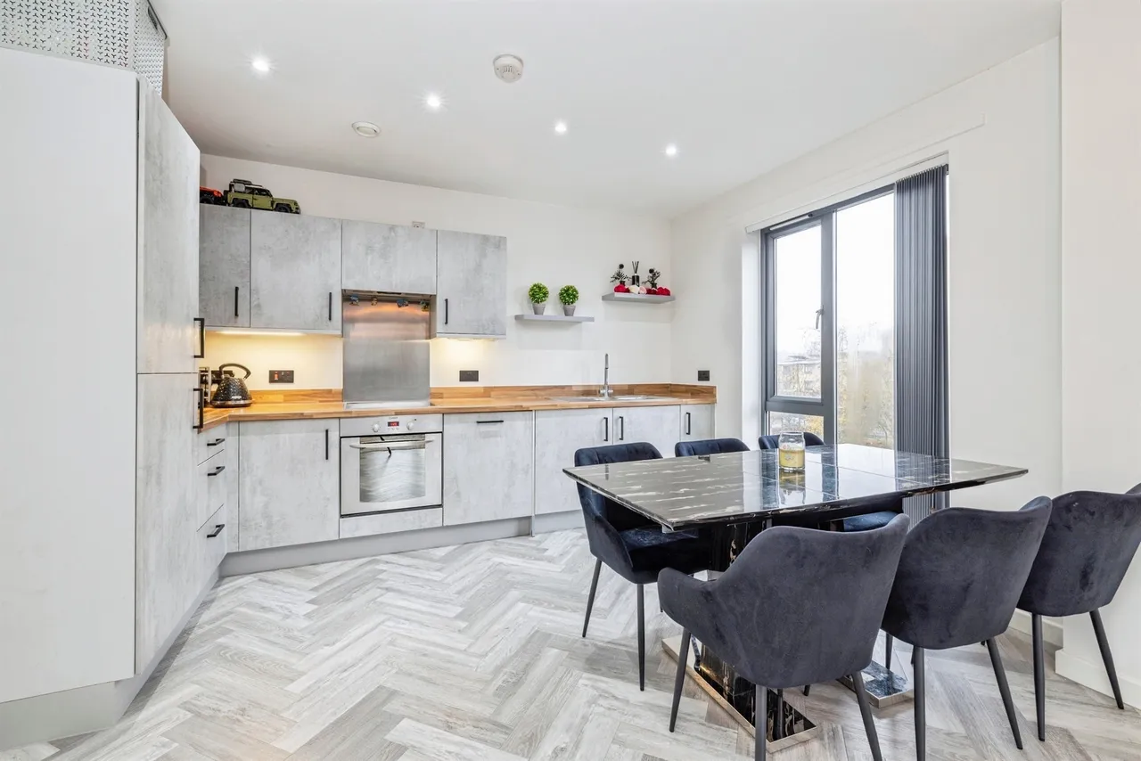 Goddard Drive, Bushey, photo 2