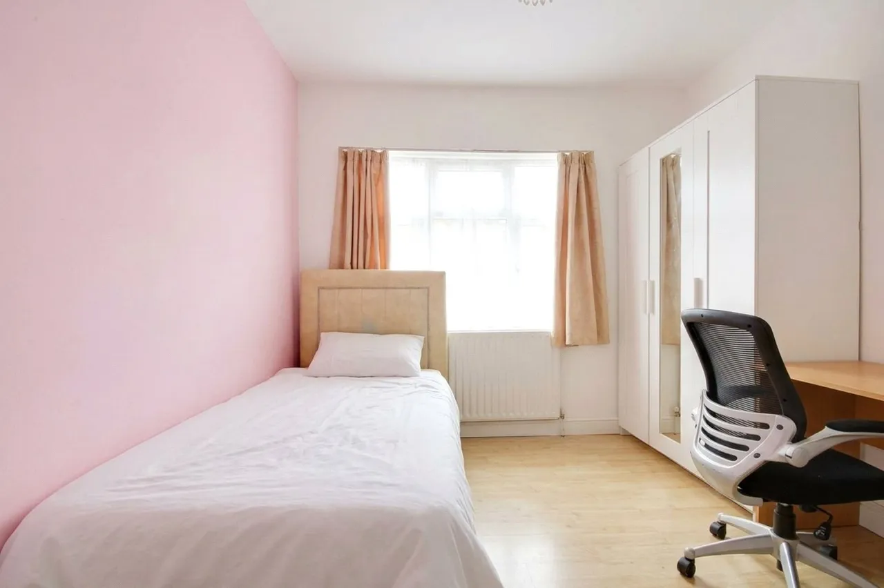 Sedcote Road, photo 10