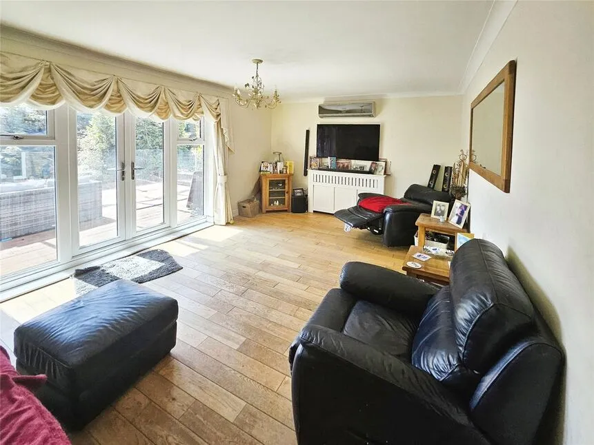 Queenborough Drive, Minster on Sea, Kent, ME12, photo 2