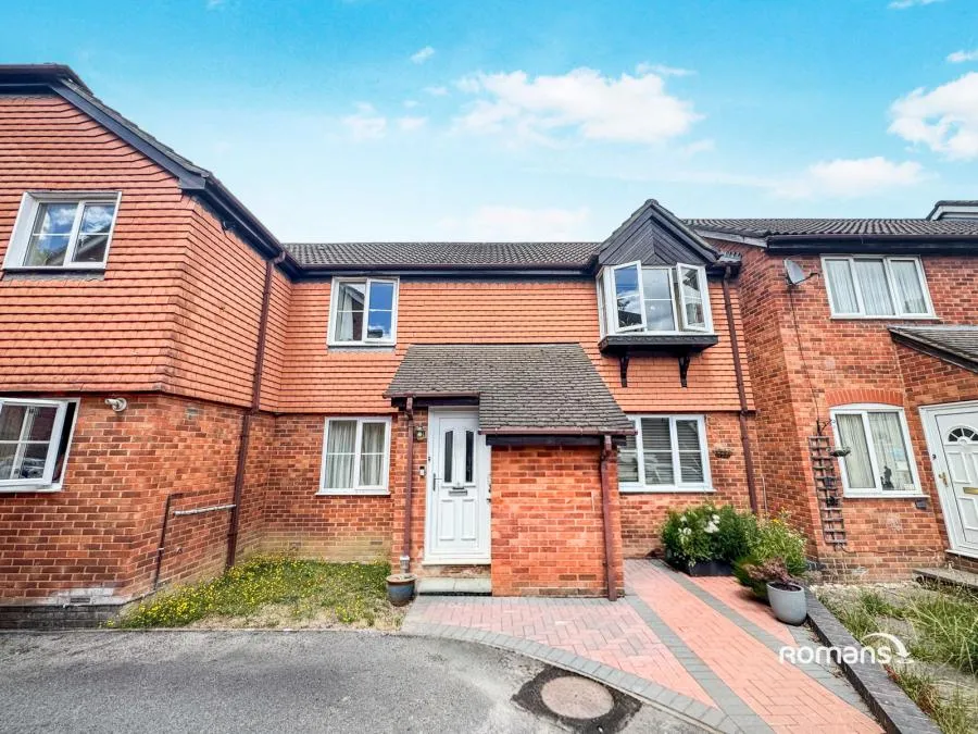 2 bed flat for sale, Finch Close, Tadley, RG26