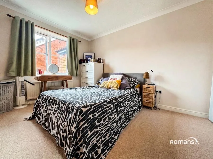 Finch Close, Tadley, RG26, photo 2