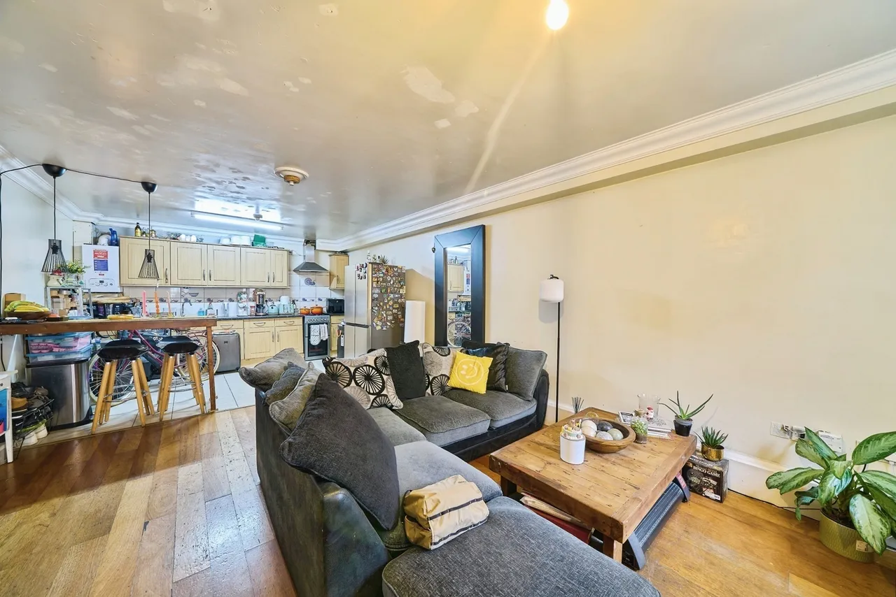 Upton Lane, London, E7, photo 4
