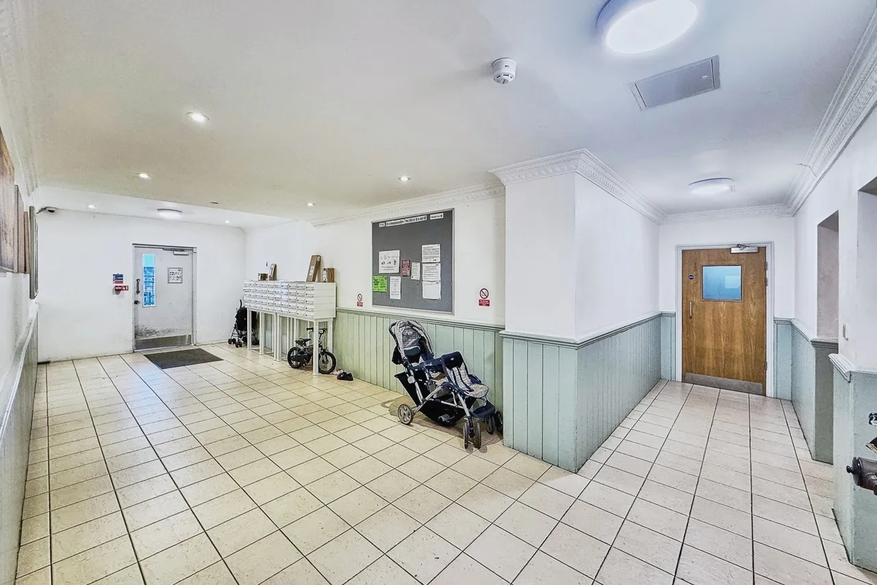 Upton Lane, London, E7, photo 10