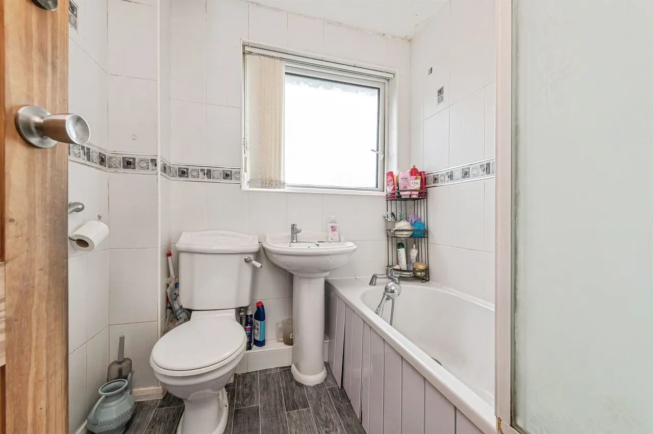 Chalcroft Close, Heckmondwike, WF16, photo 9