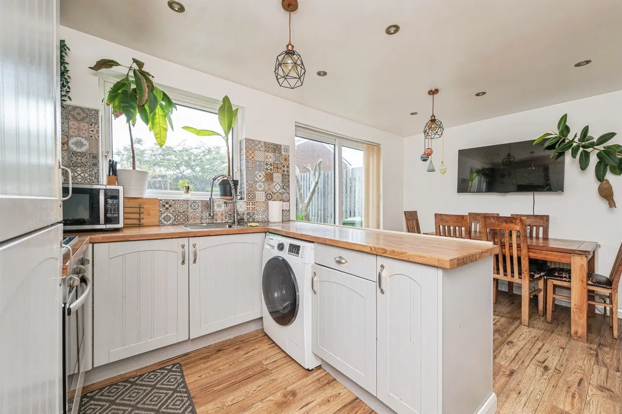 Chalcroft Close, Heckmondwike, WF16, photo 3