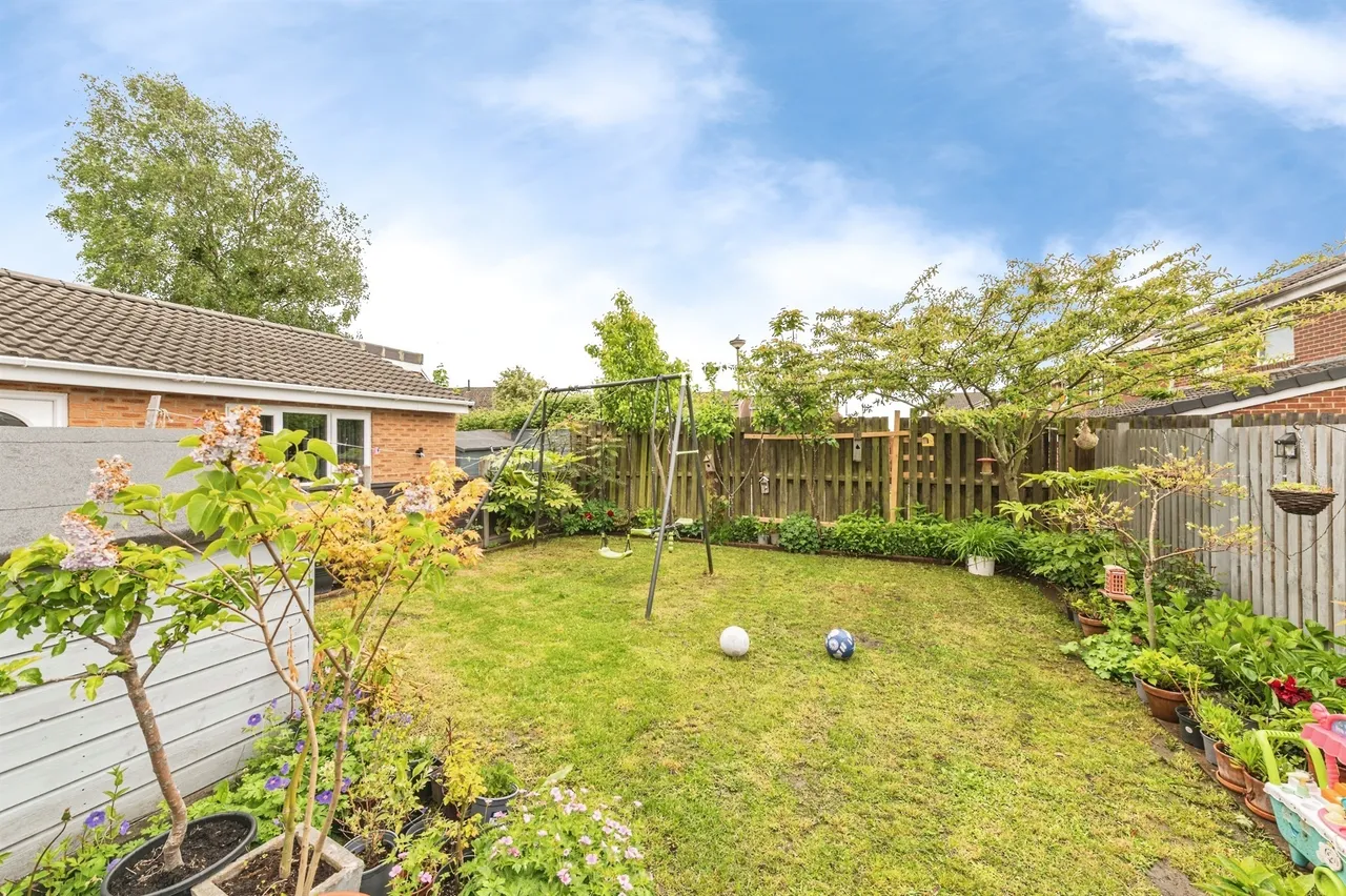 Chalcroft Close, Heckmondwike, WF16, photo 12