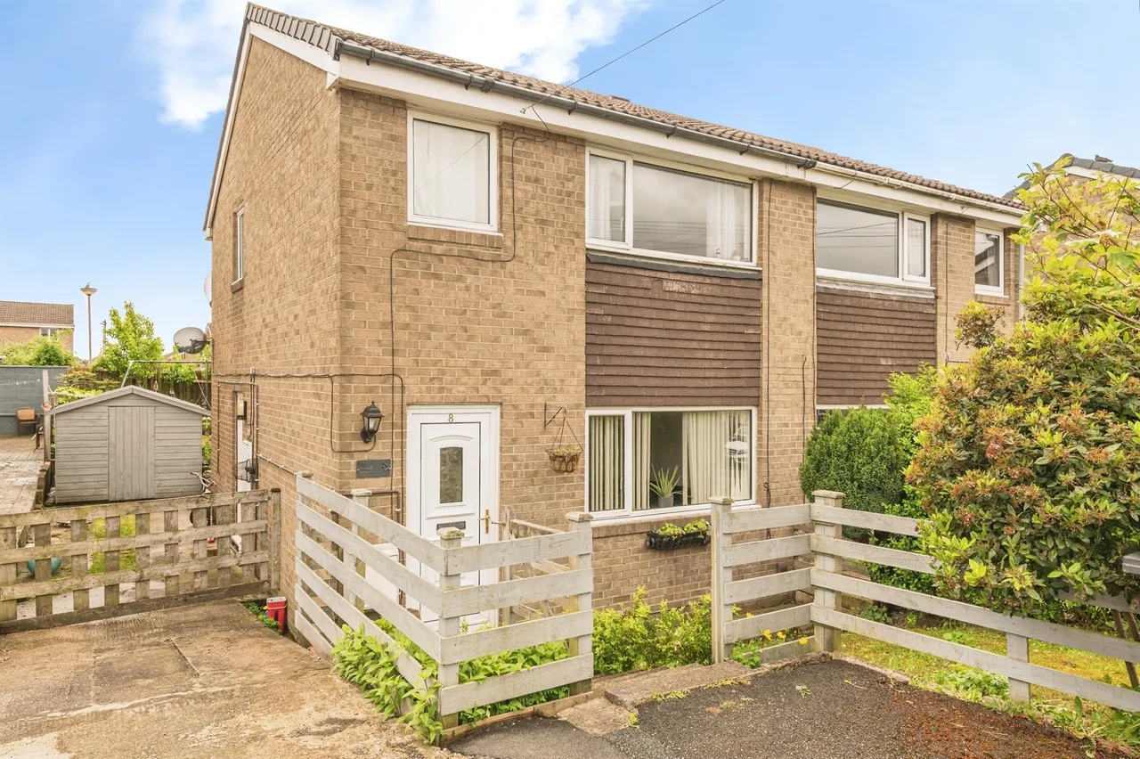 3 bed house for sale, Chalcroft Close, Heckmondwike, WF16