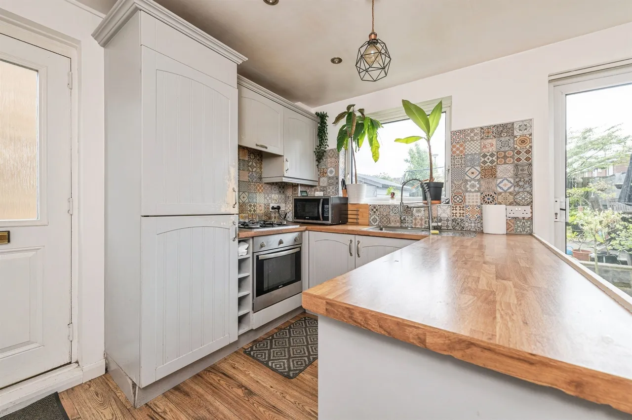 Chalcroft Close, Heckmondwike, WF16, photo 2