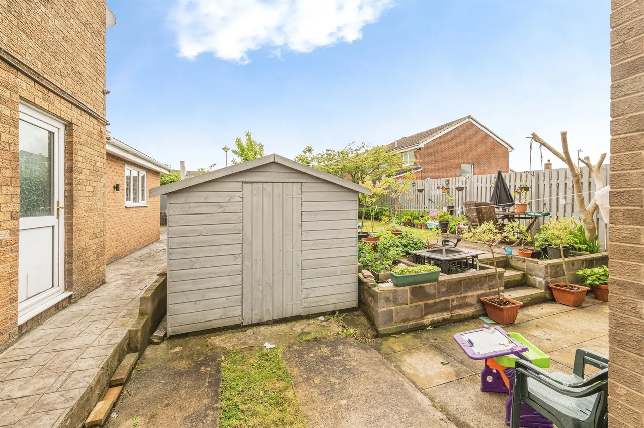 Chalcroft Close, Heckmondwike, WF16, photo 13