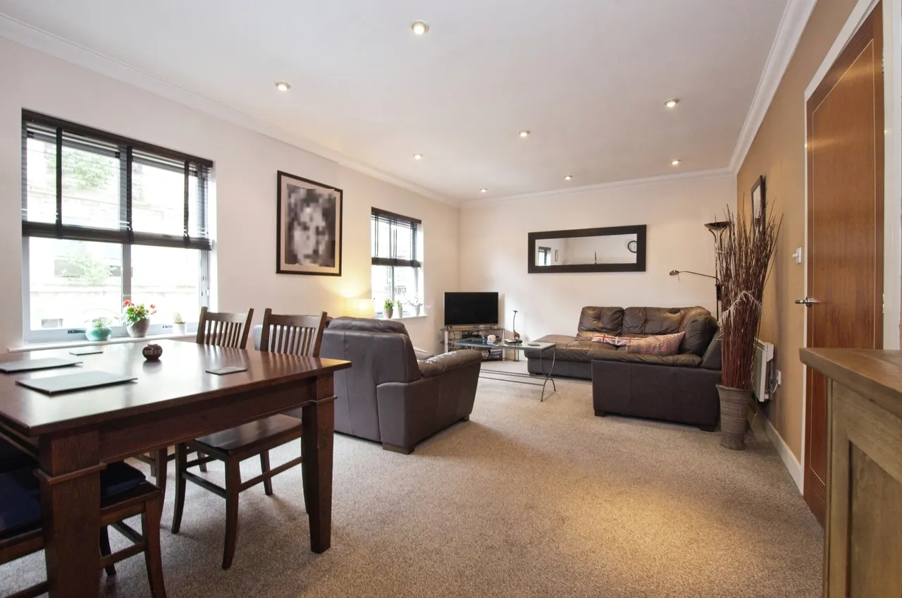 2 bed flat for sale — St James Mansions, Mount Stuart Square, CF10