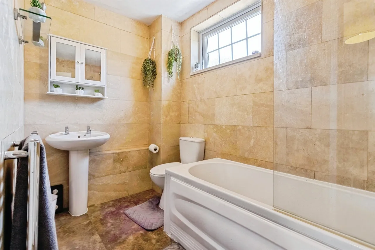 Sherburn Road North, Leeds, photo 10