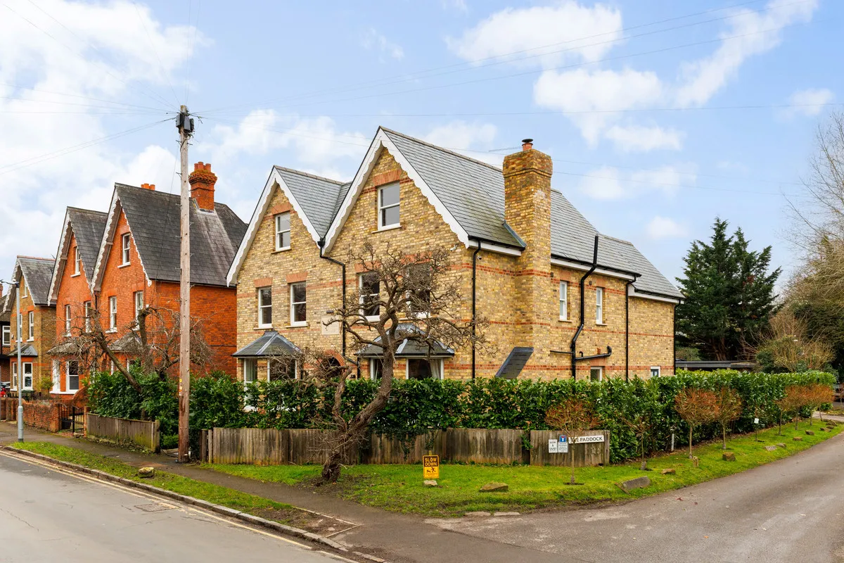 6 bed house for sale, Montagu Road, Datchet, SL3