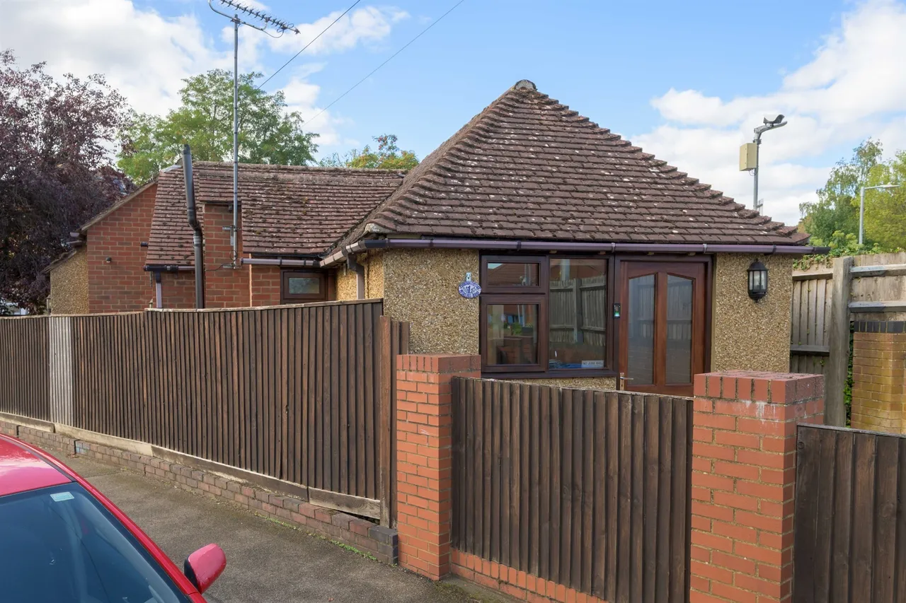 Pipers Hill Road, Kettering, NN15, photo 3