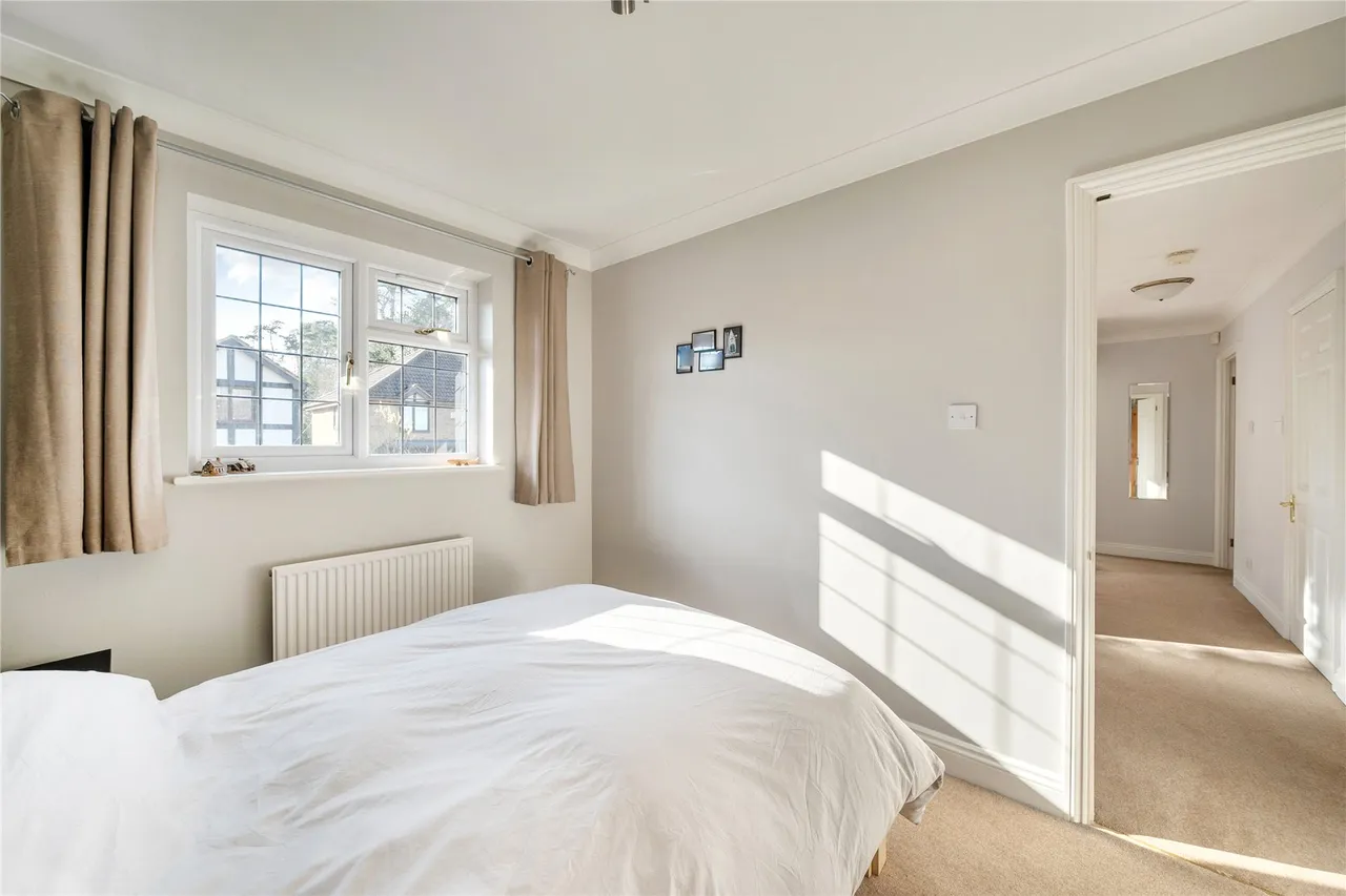 MacDonald Road, Lightwater, GU18, photo 19