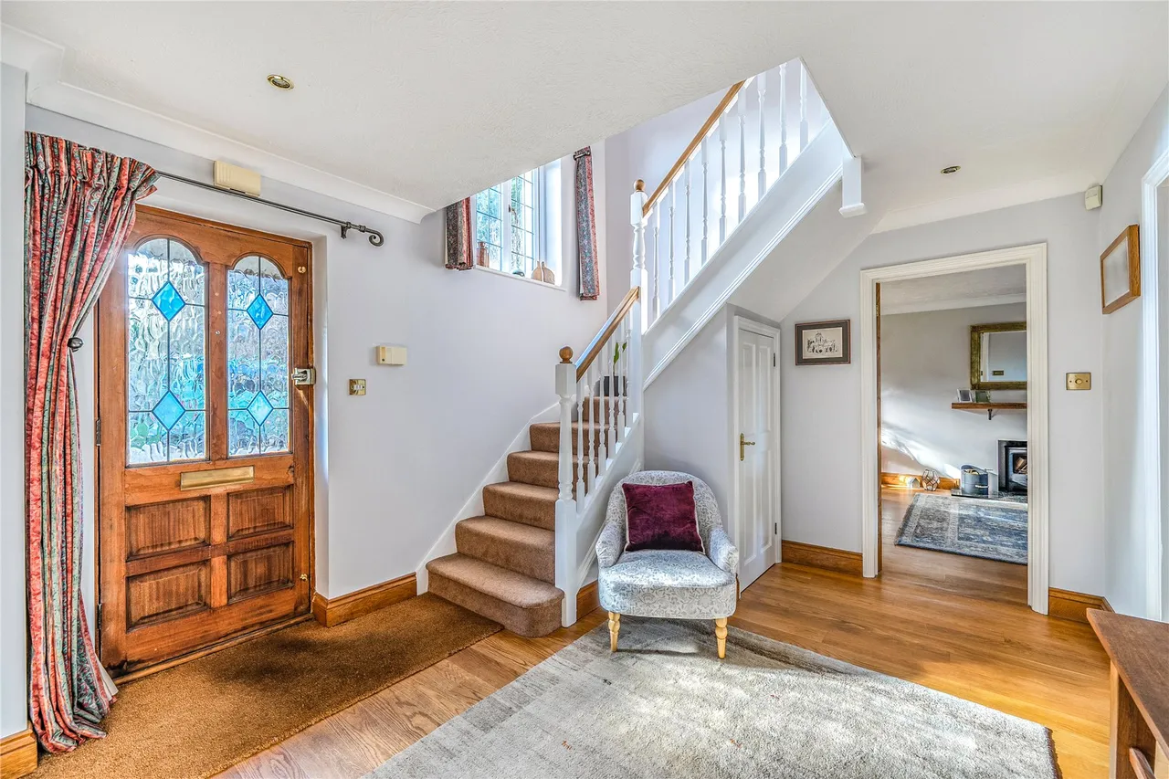 MacDonald Road, Lightwater, GU18, photo 11