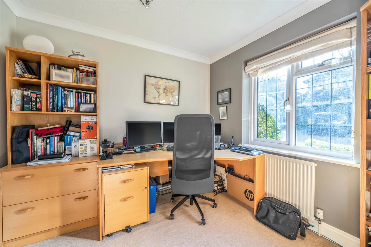 MacDonald Road, Lightwater, GU18, photo 10