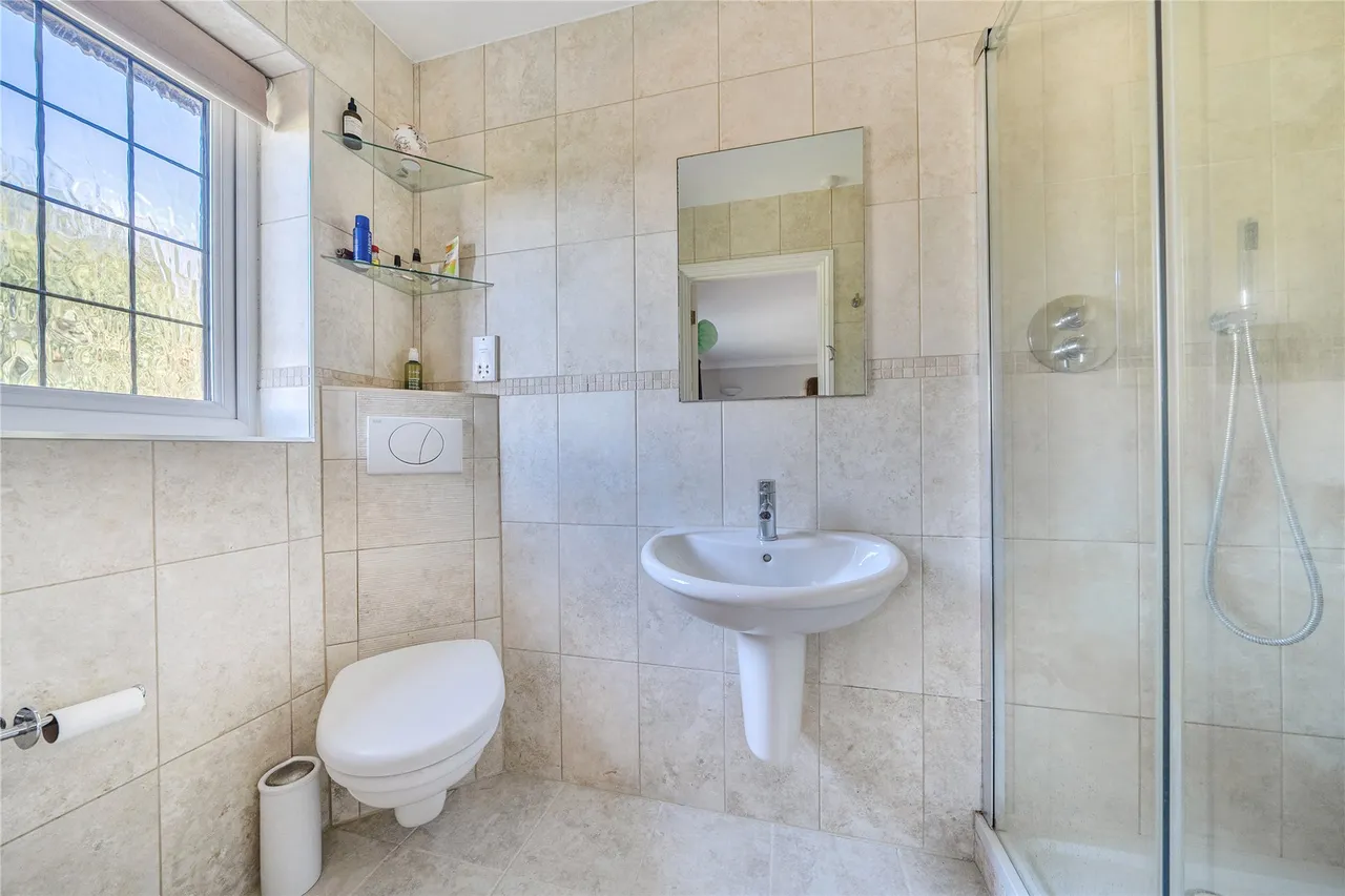 MacDonald Road, Lightwater, GU18, photo 14