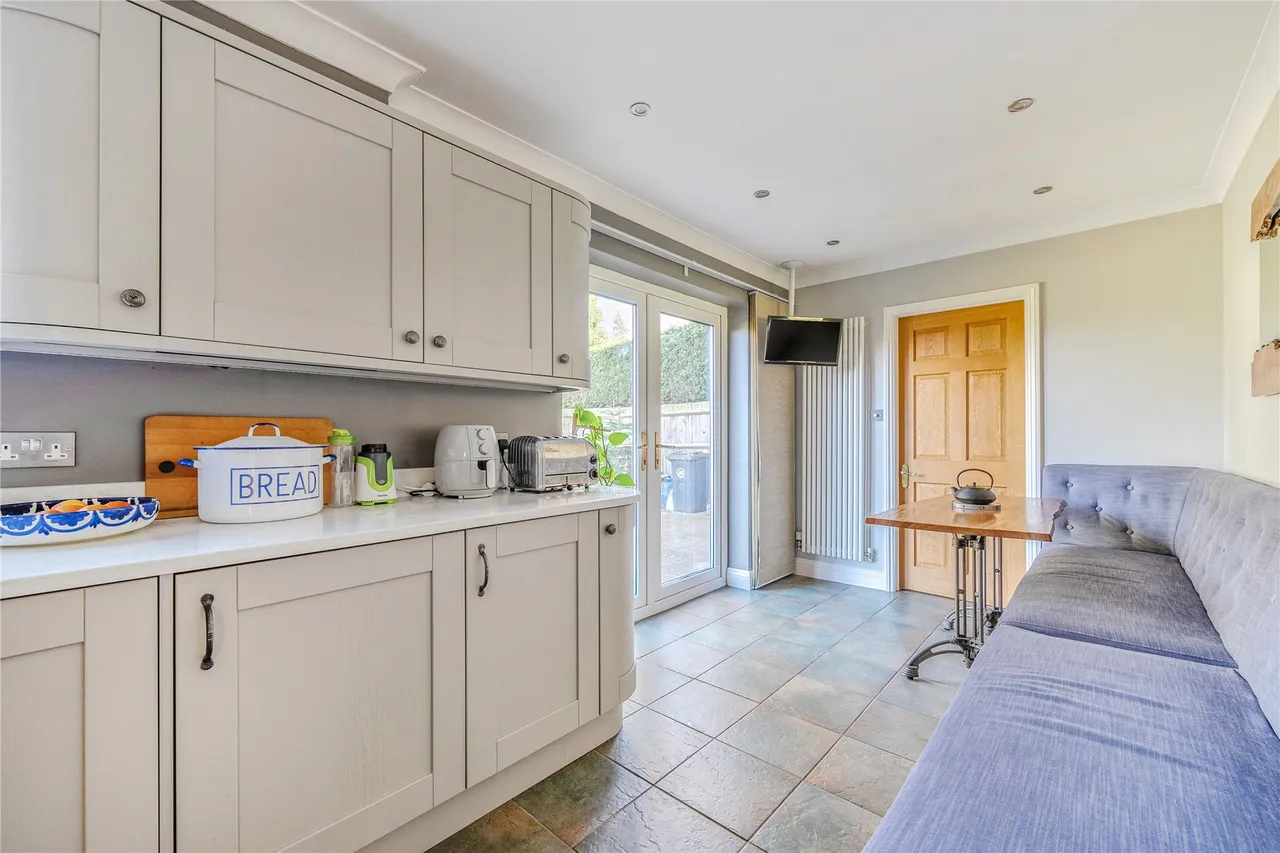 MacDonald Road, Lightwater, GU18, photo 6