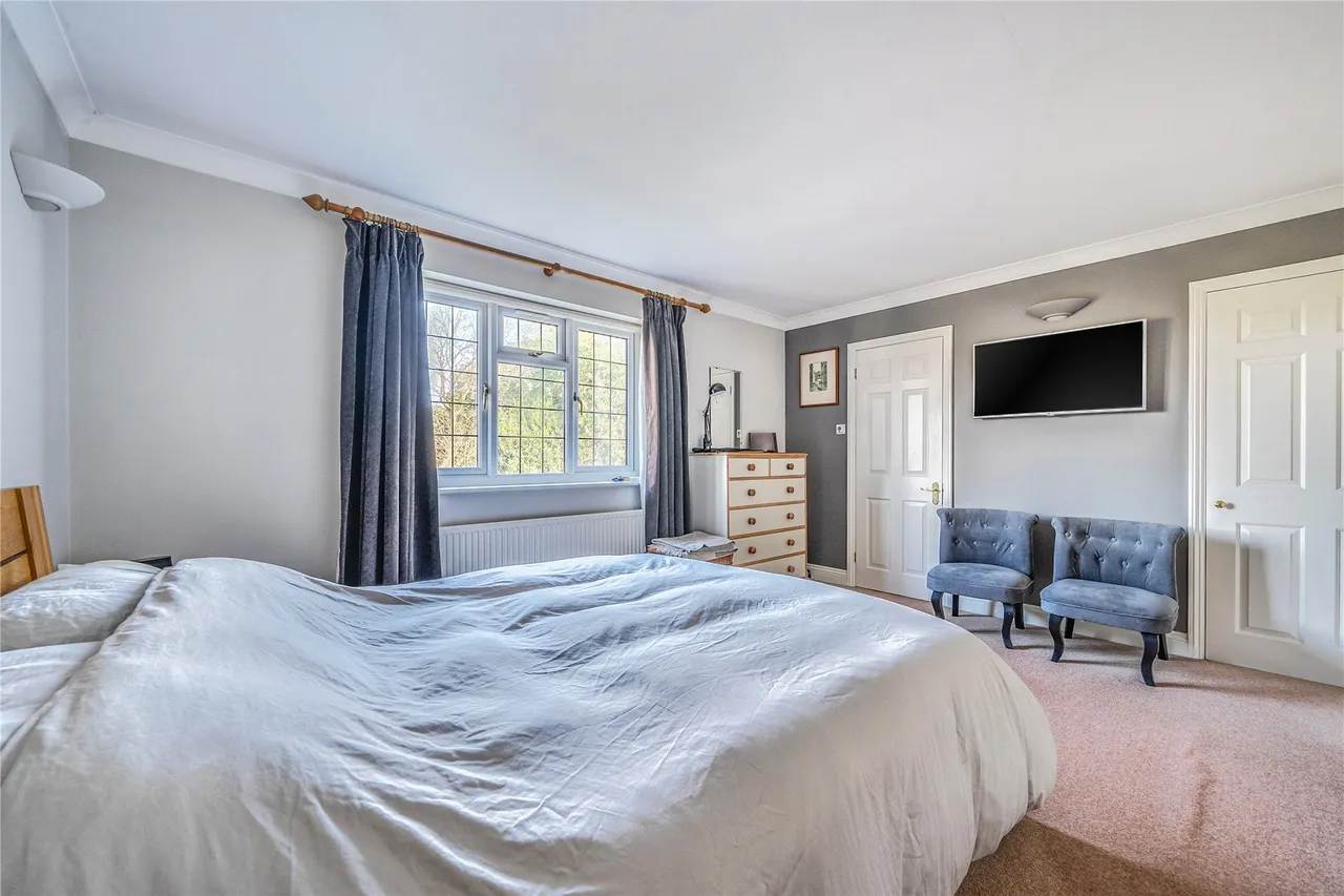 MacDonald Road, Lightwater, GU18, photo 13