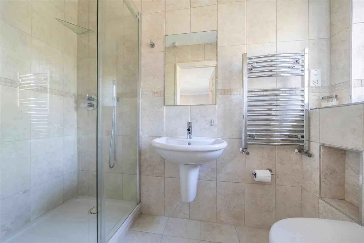 MacDonald Road, Lightwater, GU18, photo 17